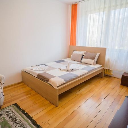 Rustic & Spacious 3Br Apartment Bucharest Exterior photo