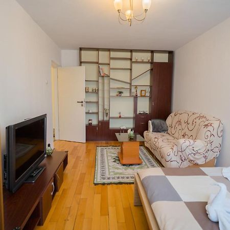 Rustic & Spacious 3Br Apartment Bucharest Exterior photo
